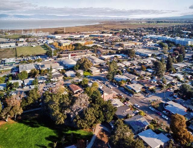 2509 Illinois Street, East Palo Alto CA: https://media.crmls.org/mediaz/0b32eba1-d9ee-4dda-b714-a2f659a56428.jpg