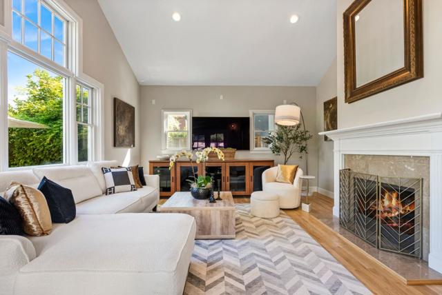 113 Wildwood Avenue, San Carlos CA: https://media.crmls.org/mediaz/0b33516f-6bbf-4c91-906d-60ad90b8d5bc.jpg