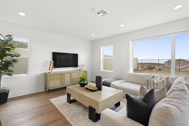 948 Visalia Pl, San Marcos CA: https://media.crmls.org/mediaz/0b3382ec-d964-45ed-a6c4-007191626569.jpg