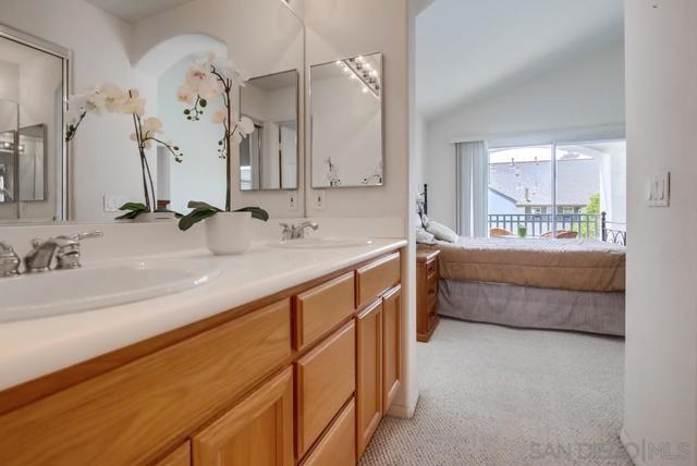 11952 Cypress Canyon Rd, San Diego CA: https://media.crmls.org/mediaz/0b339309-30c4-4f60-97e6-81a304efbadc.jpg