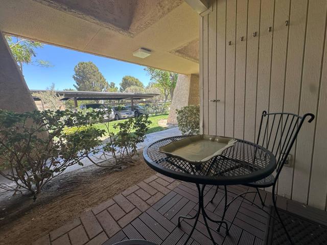 2801 N Los Felices E Circle, Palm Springs CA: https://media.crmls.org/mediaz/0b33c66c-4b84-4dd4-a479-f8efe30630b0.jpg