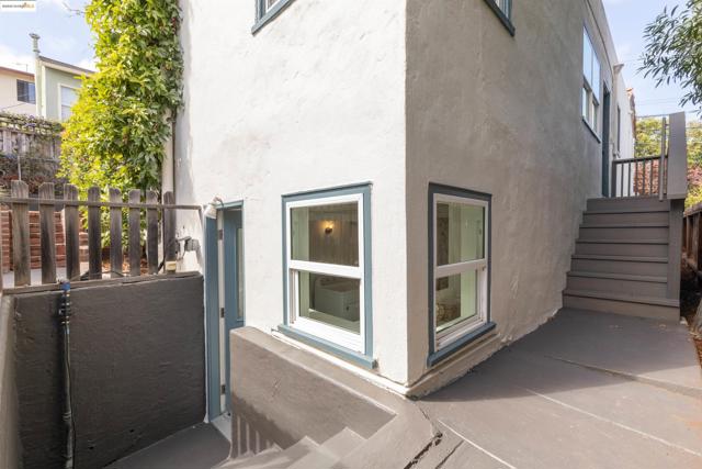 2451 Carmel St, Oakland CA: https://media.crmls.org/mediaz/0b343fae-9fd8-4c3d-a829-a5ecfbd08a05.jpg