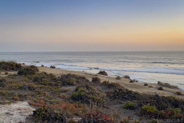 11225 Corte Isabelino, San Diego CA: https://media.crmls.org/mediaz/0b345936-7d85-4a47-aa17-809ef3afb67d.jpg