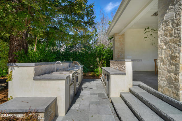 2160 Marshbrook Road, Thousand Oaks CA: https://media.crmls.org/mediaz/0b347eb9-3c1a-49ec-b000-110113d6f4a0.jpg