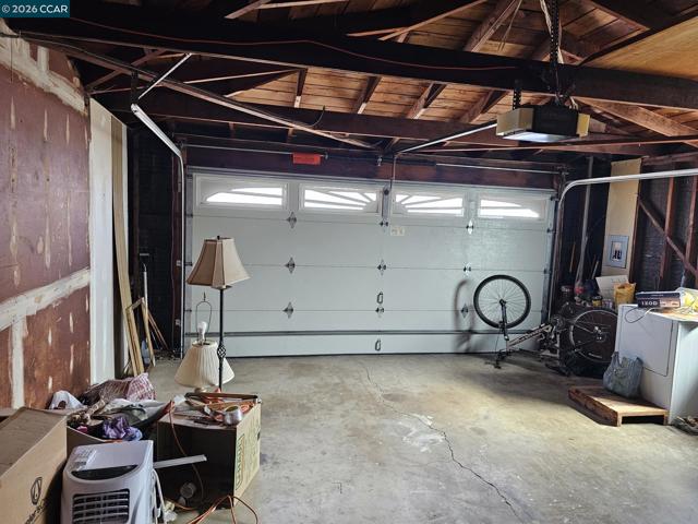 Image 23 of 38 For 627 Kern St  