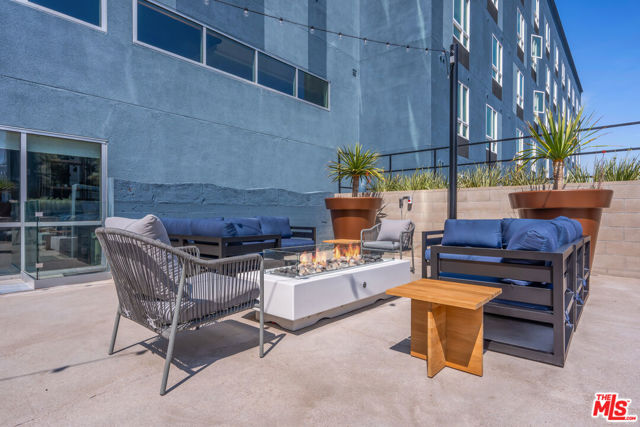 800 Western Avenue, Los Angeles CA: https://media.crmls.org/mediaz/0b35e818-31f2-41e5-9589-5c79afa63d39.jpg