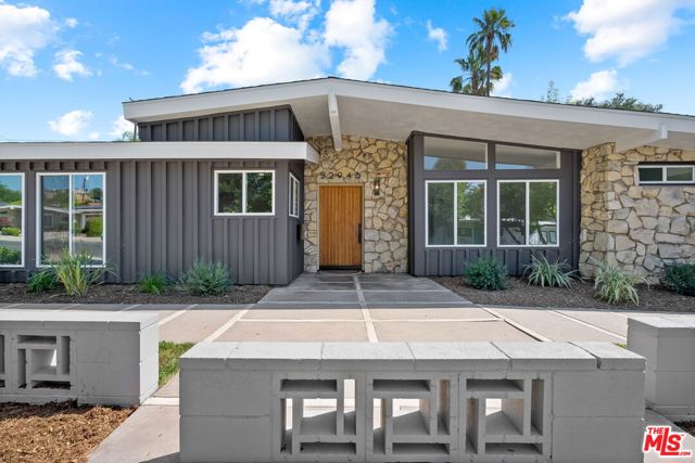 22946 Brenford Street, Woodland Hills CA: https://media.crmls.org/mediaz/0b35ecfe-4c85-4e69-880f-5c9b192d3a39.jpg