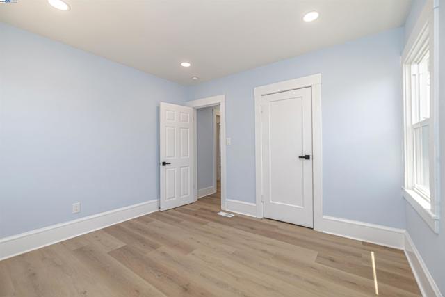 4015 SAN JUAN ST, Oakland CA: https://media.crmls.org/mediaz/0b361835-2466-4511-b3c4-25e772a851c8.jpg