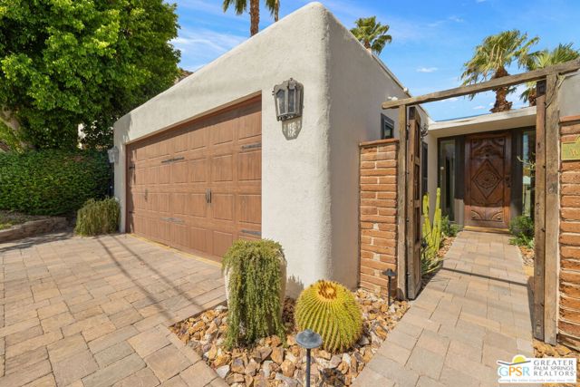 370 W Crestview Drive, Palm Springs, CA 92264