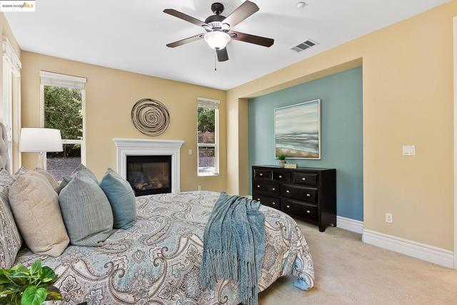 1101 Lafite Ct, Brentwood CA: https://media.crmls.org/mediaz/0b362a46-1fc5-4097-b245-e432bfcab355.jpg