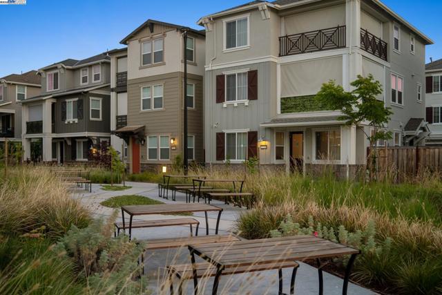 37231 Sand Bar Place, Newark CA: https://media.crmls.org/mediaz/0b3644ca-7394-41b1-803d-42cb9bda92f4.jpg