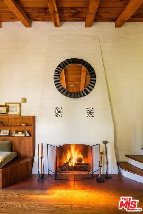 8027 Willow Glen Road, Los Angeles CA: https://media.crmls.org/mediaz/0b3655f0-8d66-4106-8c62-4fbf8057c510.jpg