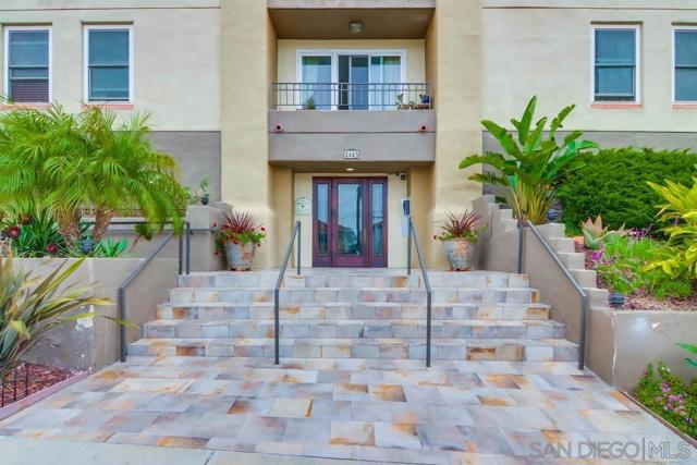 2445 Brant St, San Diego CA: https://media.crmls.org/mediaz/0b36a9cf-a0f1-4f8a-b630-3379202ca5e2.jpg