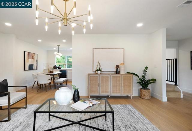374 James Bowie Ct, Alamo CA: https://media.crmls.org/mediaz/0b374212-c178-4a11-bb35-2de54c499604.jpg