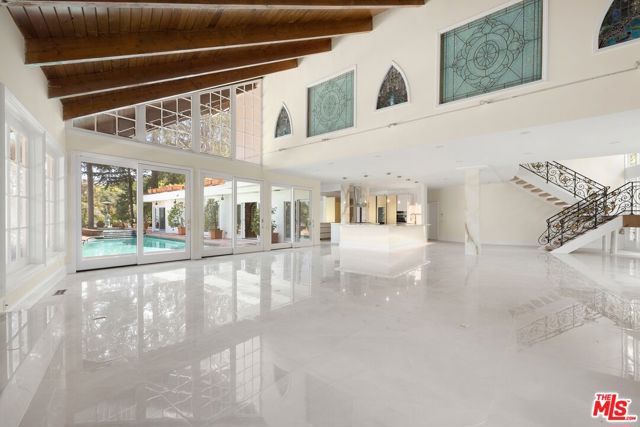 1727 Stone Canyon Road, Los Angeles CA: https://media.crmls.org/mediaz/0b377137-38c5-403b-874f-3db490658d14.jpg