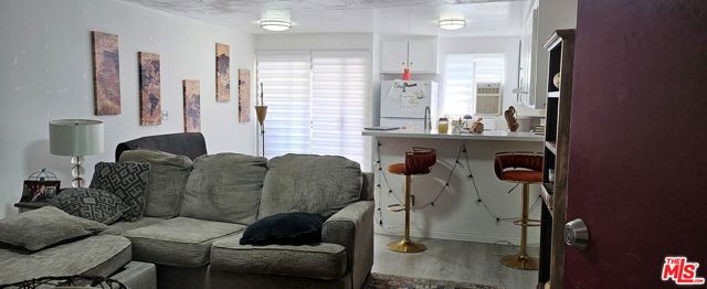 18530 Hatteras Street, Tarzana CA: https://media.crmls.org/mediaz/0b377255-f4c6-4c5c-997d-4ffd21351d46.jpg