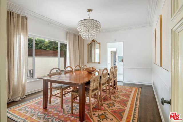 3691 Aureola Boulevard, View Park CA: https://media.crmls.org/mediaz/0b37877e-7de4-4397-b837-fcbdcafd8497.jpg