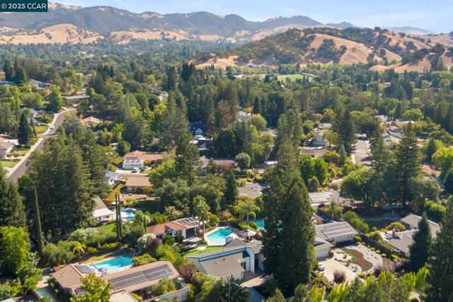 865 El Cerro Blvd, Danville CA: https://media.crmls.org/mediaz/0b385dc5-200b-4ff9-8f5d-17c20b3fb1fa.jpg