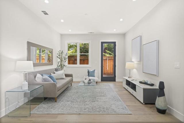 1303 American Way, Menlo Park CA: https://media.crmls.org/mediaz/0b389bd9-469f-49a1-9502-0d04d12d30af.jpg