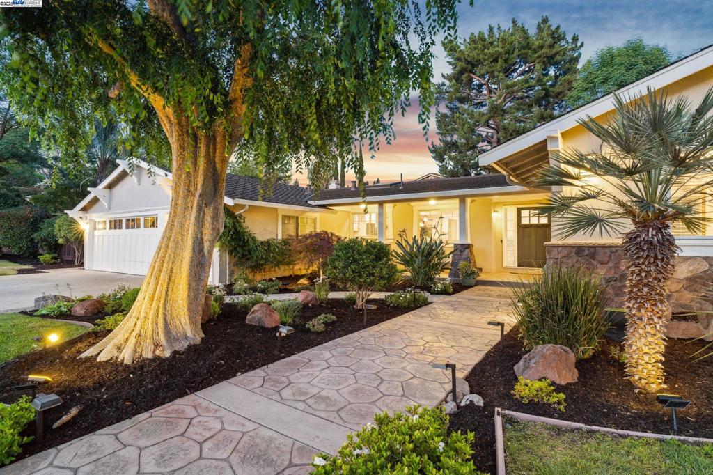 290 Bolla Ave