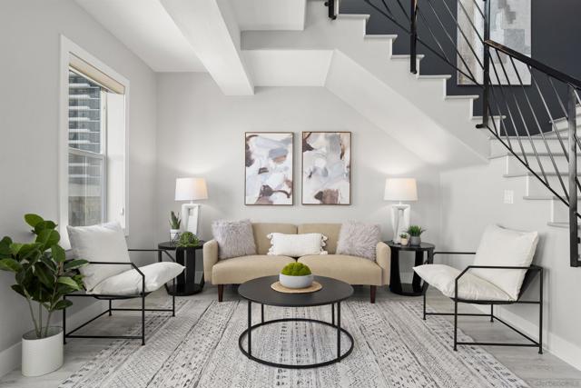 1501 India St, San Diego CA: https://media.crmls.org/mediaz/0b38e040-80fe-4a9f-80c1-01e424092966.jpg