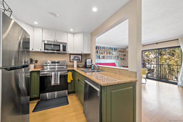 2950 Broadway, San Diego CA: https://media.crmls.org/mediaz/0b390422-1dd1-492c-932c-e9e9b9b1ac60.jpg