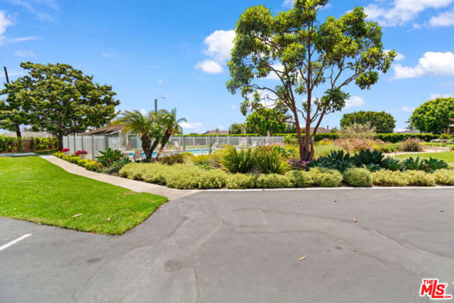 16951 Canyon Lane, Huntington Beach CA: https://media.crmls.org/mediaz/0b391227-6e09-4ca7-a80c-e45d1cb2180c.jpg
