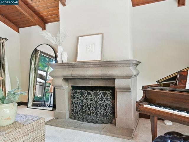 66 Ambleside Court, Danville CA: https://media.crmls.org/mediaz/0b39ccbf-756e-4033-b8df-6d2919fb47a2.jpg