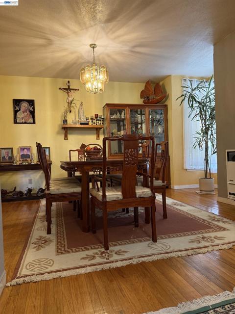 663 25TH Street, Oakland CA: https://media.crmls.org/mediaz/0b3a8323-a6e8-4315-b75b-d7a7d13167de.jpg