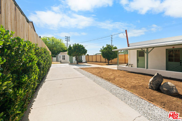 2900 Asbury Street, Los Angeles CA: https://media.crmls.org/mediaz/0b3ab93e-1887-464e-a824-964874189cb8.jpg