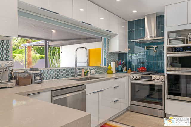 1405 E Tachevah Drive, Palm Springs CA: https://media.crmls.org/mediaz/0b3bcb57-dd8c-408c-8e93-57bc8a77dee2.jpg