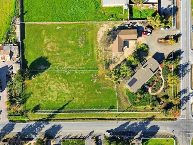 12101 Columbet Avenue, San Martin CA: https://media.crmls.org/mediaz/0b3bf033-f71a-4f4f-a78a-9fe94b6f3715.jpg