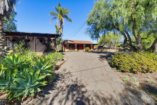 602 Starbright Ln, Alpine CA: https://media.crmls.org/mediaz/0b3c1f7a-6024-4025-9948-ffd6a3f75e9e.jpg