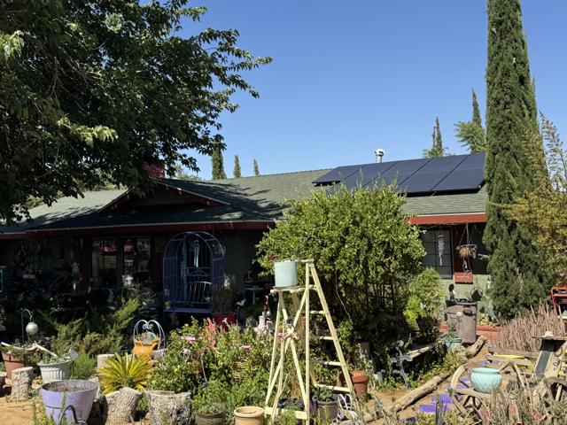 7585 Joshua Lane, Yucca Valley CA: https://media.crmls.org/mediaz/0b3c6d10-791d-4cfb-bac2-2deabae2d82d.jpg