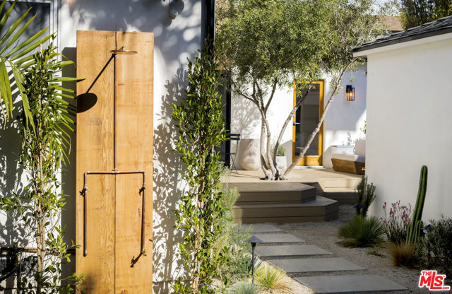 3981 Beethoven Street, Los Angeles CA: https://media.crmls.org/mediaz/0b3c8547-8c24-43c9-be04-1bb054b1df09.jpg