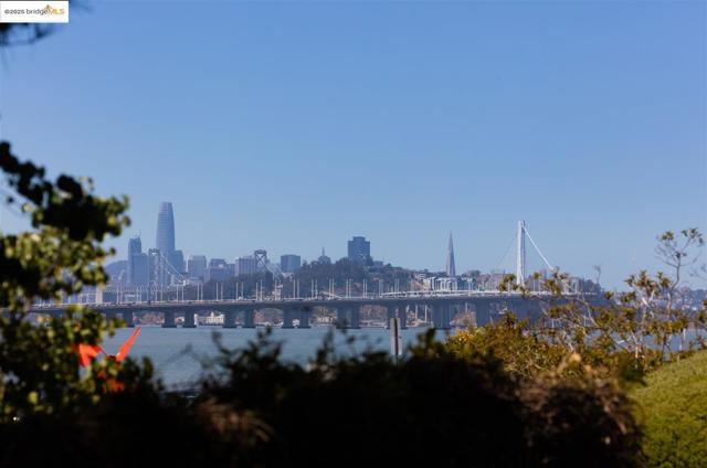 2 Commodore DR, Emeryville CA: https://media.crmls.org/mediaz/0b3d312d-b057-4d4d-95c2-174b314cdf08.jpg