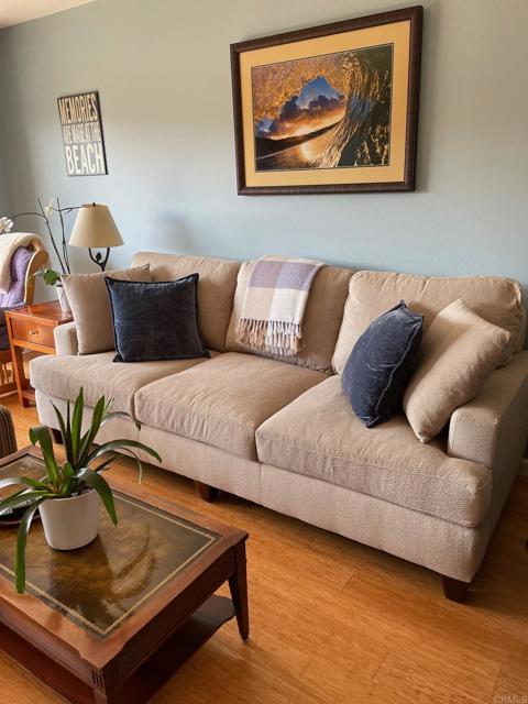 1806 Eastwood Lane, Encinitas CA: https://media.crmls.org/mediaz/0b3d8c53-d44c-4c7b-82d2-05c76ab5dc9c.jpg