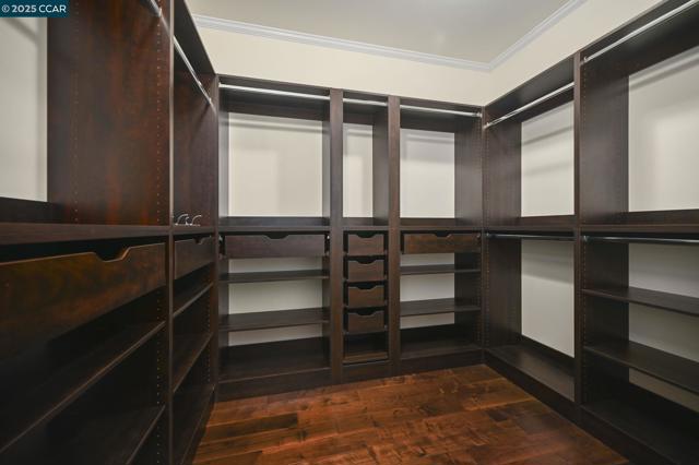 3981 Amyx Ct, Hayward CA: https://media.crmls.org/mediaz/0b3d9050-c5b8-462e-84fb-27f83f09555d.jpg
