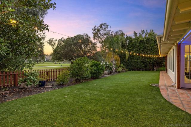 17268 Bernardo Oaks Dr, San Diego CA: https://media.crmls.org/mediaz/0b3d95bd-b7ce-47f6-8e35-c701a8822f8f.jpg