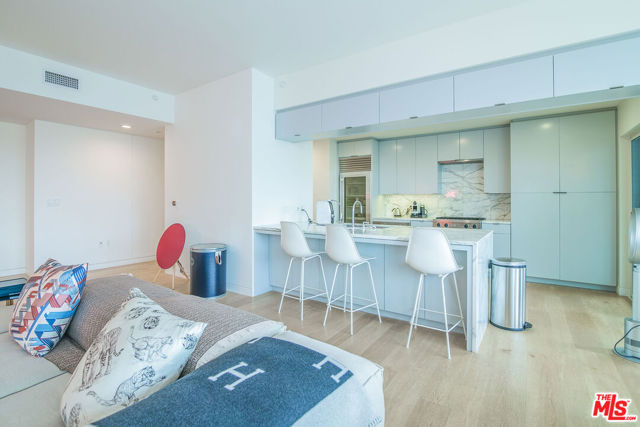 1 W Century Drive, Los Angeles CA: https://media.crmls.org/mediaz/0b3d9a21-81aa-441f-84f9-6eeb6793694a.jpg