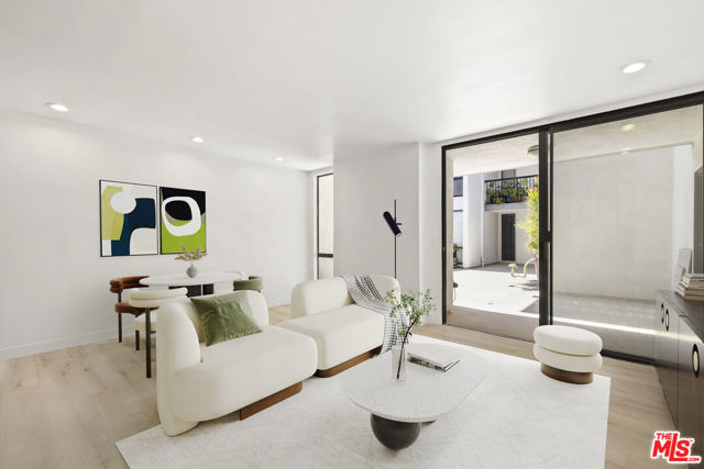 906 N Doheny Drive, West Hollywood CA: https://media.crmls.org/mediaz/0b3dbdf0-ebe6-446c-9435-6ad540de8361.jpg