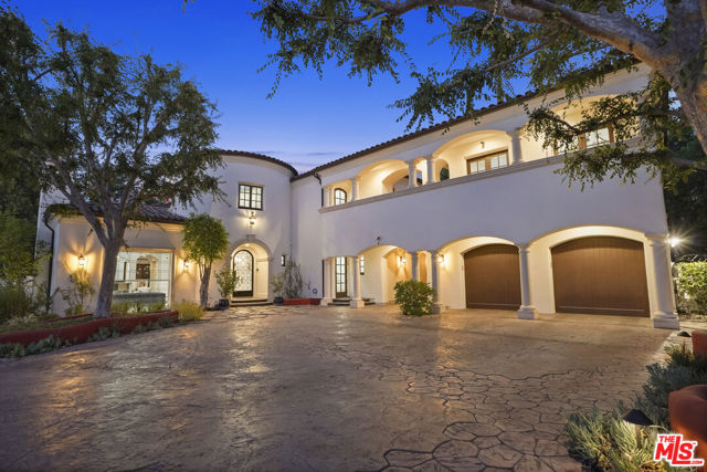 18414 Corazon Circle, Tarzana CA: https://media.crmls.org/mediaz/0b3dc5c3-f779-4677-b789-47afe7991b50.jpg