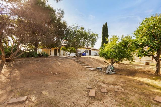 13837 Tam O Shanter Court, Poway CA: https://media.crmls.org/mediaz/0b3dcdb4-b21d-453b-8b9b-b111afb55056.jpg