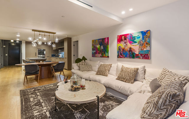 10777 Wilshire Boulevard, Los Angeles CA: https://media.crmls.org/mediaz/0b3df473-5ec3-4c96-a483-b2a525c6d8ef.jpg