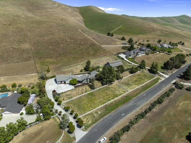 5955 Diablo Hills Road, Tres Pinos CA: https://media.crmls.org/mediaz/0b3e43c4-44d9-4a2a-8c59-ff9dae0c0bcf.jpg