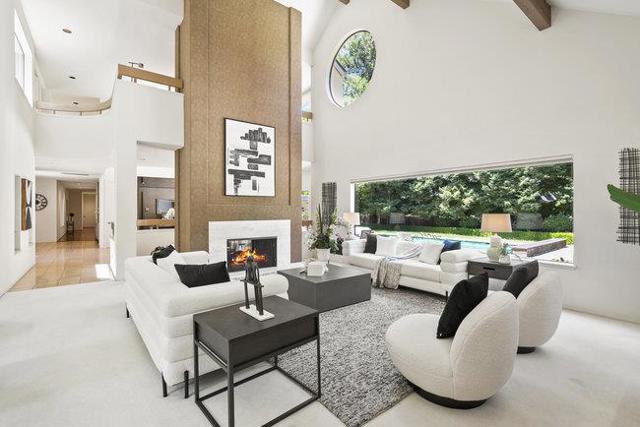 84 Selby, Atherton CA: https://media.crmls.org/mediaz/0b3e584e-3e8a-4575-abbe-d115397ce51c.jpg