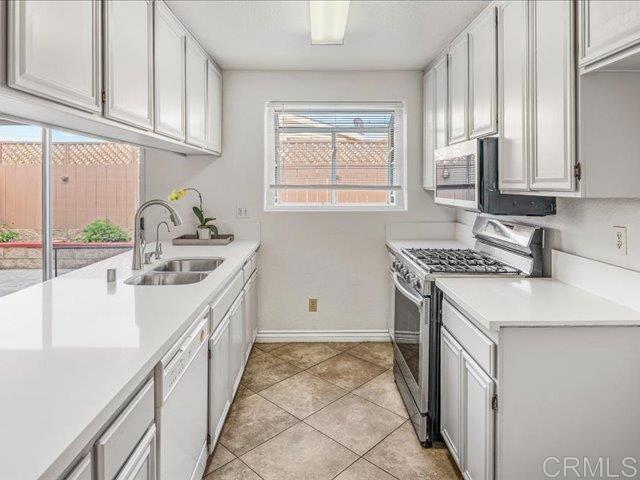 1527 Avenida Rosa, Chula Vista CA: https://media.crmls.org/mediaz/0b3f469a-65bf-4440-af98-942bc375c9a4.jpg