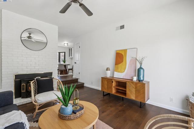 5349 Valpey Park Ave, Fremont CA: https://media.crmls.org/mediaz/0b4001d9-6817-4035-acca-4c027a322749.jpg