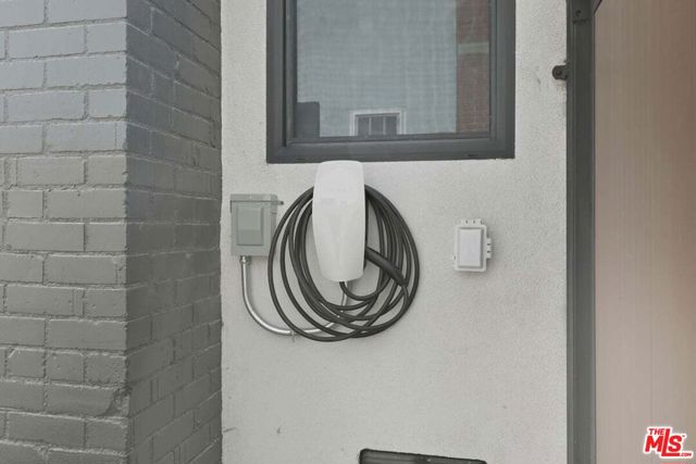 9710 S 8th Avenue, Inglewood CA: https://media.crmls.org/mediaz/0b401d68-ec0c-4d4d-b7d1-0f15348f0211.jpg