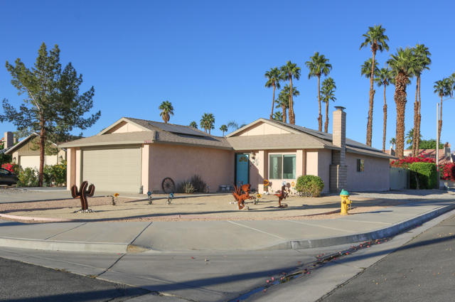 76550 Faber Circle, Palm Desert CA: https://media.crmls.org/mediaz/0b4038cd-dc8a-4136-9c54-68afb0e24dbe.jpg
